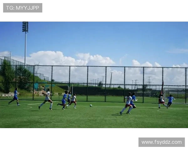 绿茵逐梦青春热血燃赛场激情共谱足球荣耀篇章