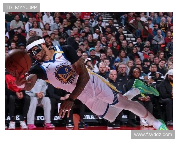 开拓者与勇士激烈对决 双方争夺季后赛席位关键战役再度上演