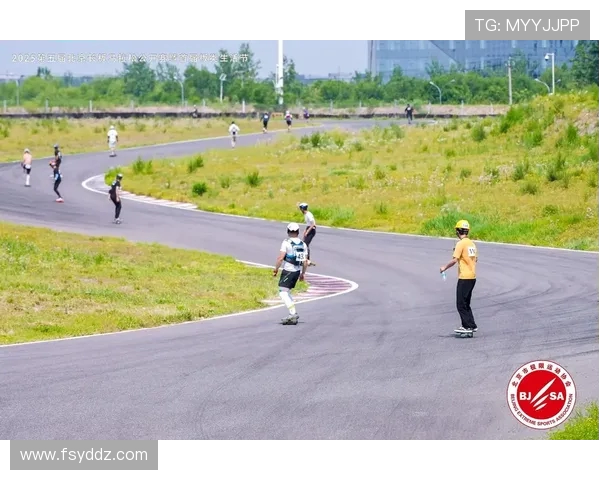 武汉城市马拉松评析滑板队节奏表现与城市活力的完美结合